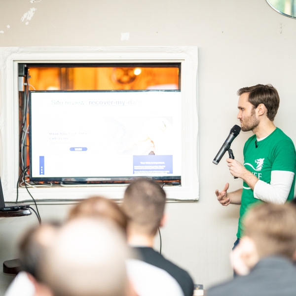 Steve speaking at Cardiff SEO Meet